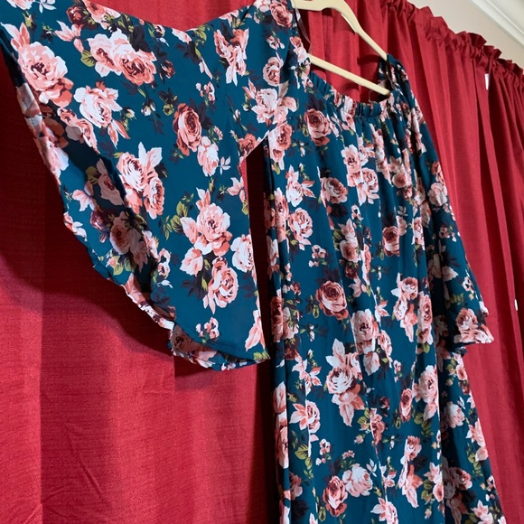 NWT. Turquoise flower print maternity dress - Picture 4 of 8